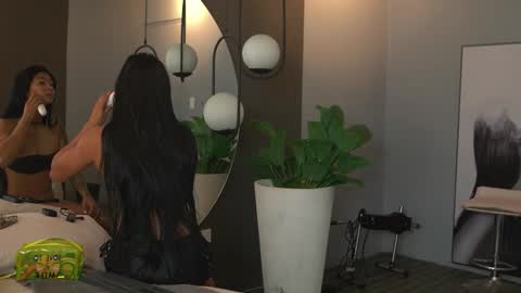 Kim online show from October 2025 01:20:01 PM