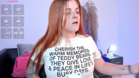 Snapshot of kim_brown_ chatting on December 2025 12:43:02 PM Kim online show from December 2025 12:43:02 PM