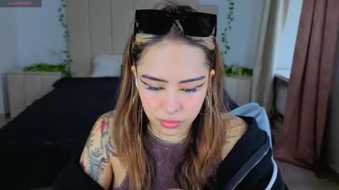 Kim online show from October 2025 09:44:01 AM