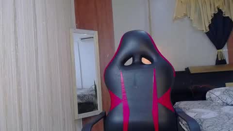 Snapshot of kim_curly_ chatting on November 2025 07:56:02 PM KIM online show from November 2025 07:56:02 PM