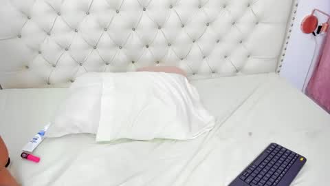 kim_eli online show from December 2024 10:25:02 PM