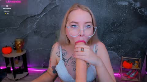 Snapshot of kim_girl_next_door chatting on December 2024 06:26:02 AM KIM online show from December 2024 06:26:02 AM