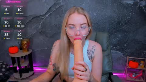 Snapshot of kim_girl_next_door chatting on December 2024 01:02:02 PM KIM online show from December 2024 01:02:02 PM