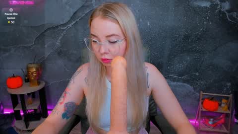 Snapshot of kim_girl_next_door chatting on December 2024 08:20:01 AM KIM online show from December 2024 08:20:01 AM