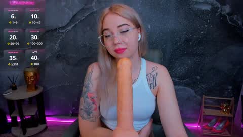 Snapshot of kim_girl_next_door chatting on January 2025 07:42:01 AM KIM online show from January 2025 07:42:01 AM