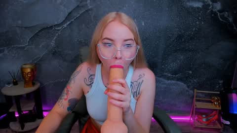 Snapshot of kim_girl_next_door chatting on January 2025 09:13:01 AM KIM online show from January 2025 09:13:01 AM