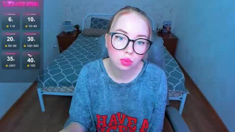 Snapshot of kim_girl_next_door chatting on November 2025 09:30:01 AM KIM online show from November 2025 09:30:01 AM