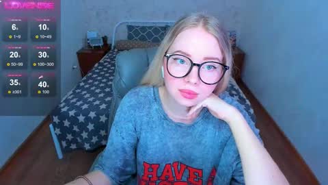 Snapshot of kim_girl_next_door chatting on December 2025 08:52:01 AM KIM online show from December 2025 08:52:01 AM