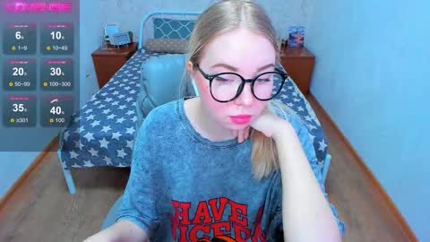 Snapshot of kim_girl_next_door chatting on December 2025 08:08:02 AM KIM online show from December 2025 08:08:02 AM