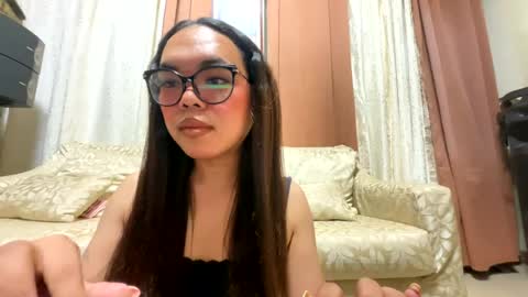 Snapshot of kim_kyile chatting on July 2026 04:42:02 PM KYLIE online show from July 2026 04:42:02 PM