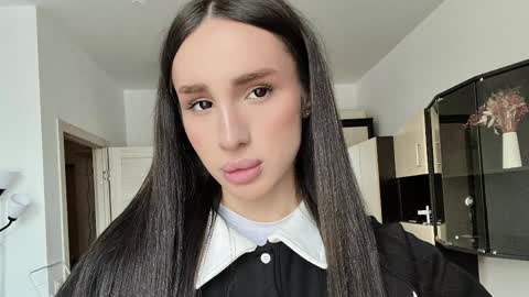 Kim Oberlin online show from April 2026 04:01:01 PM