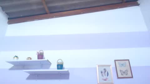 Kim  online show from November 2025 06:48:02 PM