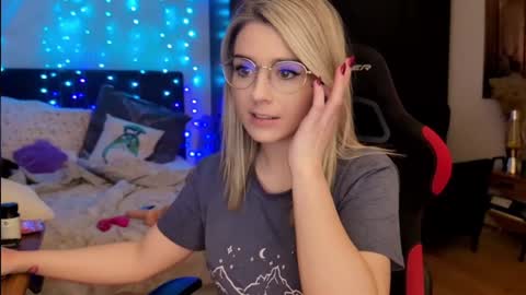 Wolfs Girl online show from March 2026 07:07:02 PM