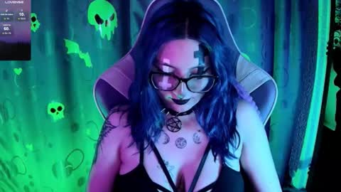   online show from November 2025 03:01:02 PM