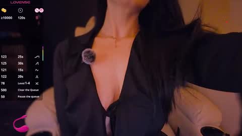 Snapshot of kimmy_chi chatting on May 2026 05:32:01 PM Lo online show from May 2026 05:32:01 PM