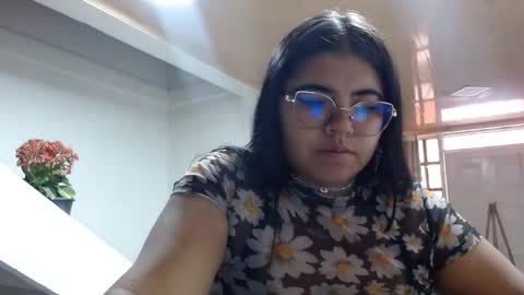 Snapshot of kimmy_kimmy_ chatting on December 2024 07:44:01 PM Kimmy online show from December 2024 07:44:01 PM