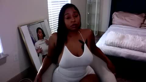 Snapshot of kimmyluxx chatting on February 2025 10:08:02 PM kimmyluxx online show from February 2025 10:08:02 PM