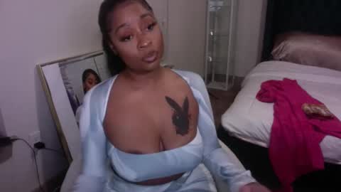 Snapshot of kimmyluxx chatting on February 2025 04:28:02 AM kimmyluxx online show from February 2025 04:28:02 AM