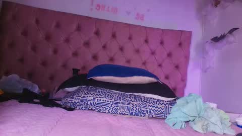 Bella online show from October 2025 03:05:02 AM