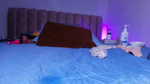 Bella online show from November 2025 03:07:01 AM