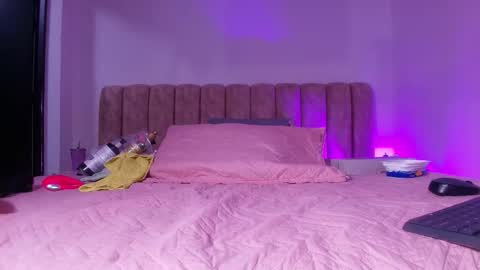 Bella online show from November 2025 03:09:02 AM