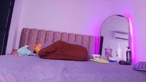 Bella online show from April 2026 03:17:02 AM