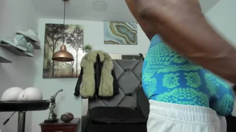 Snapshot of king_fitt_ chatting on December 2024 10:23:02 PM HOT MEN BLACK online show from December 2024 10:23:02 PM