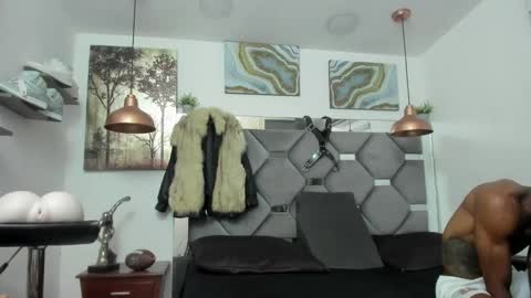 Snapshot of king_fitt_ chatting on December 2024 01:24:01 AM HOT MEN BLACK online show from December 2024 01:24:01 AM