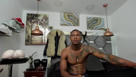 Snapshot of king_fitt_ chatting on January 2025 12:52:01 PM HOT MEN BLACK online show from January 2025 12:52:01 PM