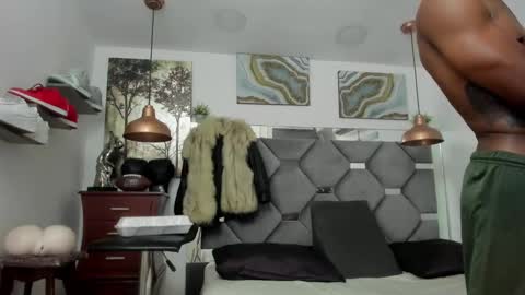 Snapshot of king_fitt_ chatting on February 2025 10:18:02 AM HOT MEN BLACK online show from February 2025 10:18:02 AM