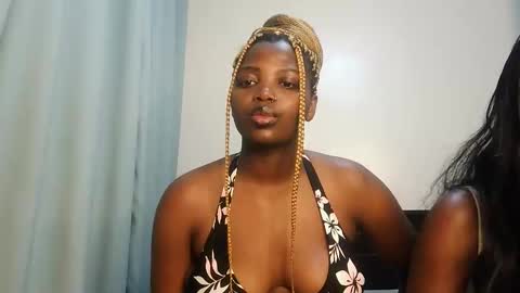 Lola online show from October 2025 07:25:02 PM