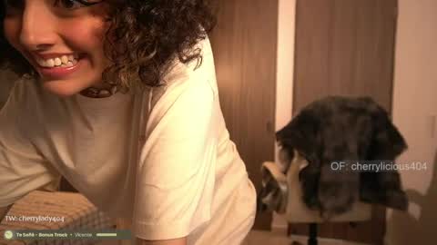 Snapshot of kinky_mj chatting on May 2026 05:20:02 PM Mary your fav curly girl online show from May 2026 05:20:02 PM