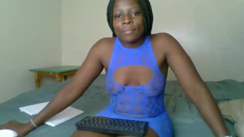 Snapshot of kinky_roey chatting on February 2025 07:59:02 AM kinky_roey online show from February 2025 07:59:02 AM