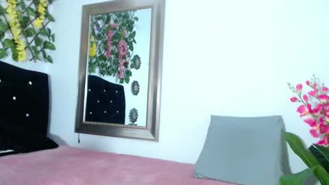 Snapshot of kinkysweet__ chatting on February 2025 12:52:02 AM Isabella online show from February 2025 12:52:02 AM