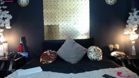 Snapshot of kinkyy_mom chatting on October 2025 03:04:01 PM kinkyy_mom online show from October 2025 03:04:01 PM