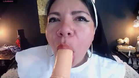 Snapshot of kinkyy_mom chatting on December 2025 03:10:01 PM kinkyy_mom online show from December 2025 03:10:01 PM