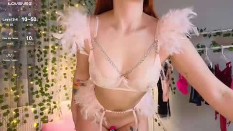 Snapshot of kira_briis chatting on November 2025 02:05:01 PM Kira Briis online show from November 2025 02:05:01 PM