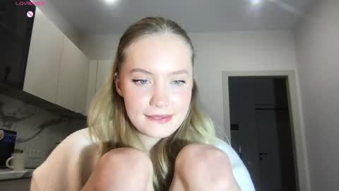 Kira online show from April 2026 10:43:01 PM