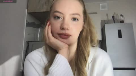 Kira online show from April 2026 02:33:01 AM