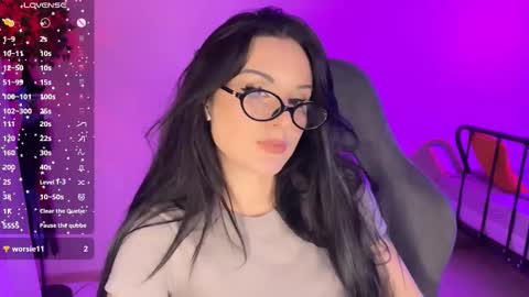 Kira online show from November 2025 04:01:01 AM