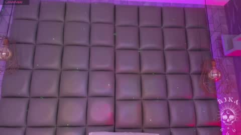 Kira  online show from April 2026 06:32:01 AM