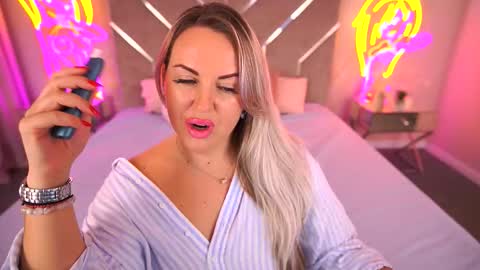 Kira online show from November 2025 11:26:01 PM