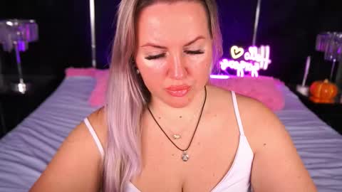 Kira online show from December 2025 09:42:02 PM