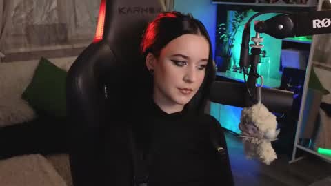 Kira    online show from November 2025 04:31:02 PM