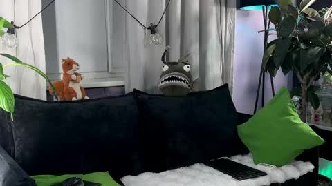 Kira    online show from April 2026 06:21:02 PM