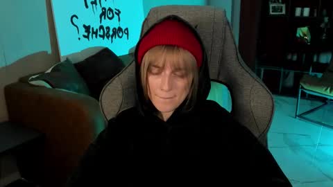 Kira online show from November 2025 02:41:01 PM