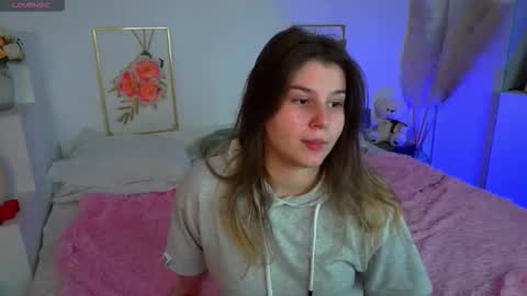 Kira online show from October 2025 06:52:02 AM