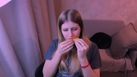 Kira online show from January 2025 07:24:01 PM