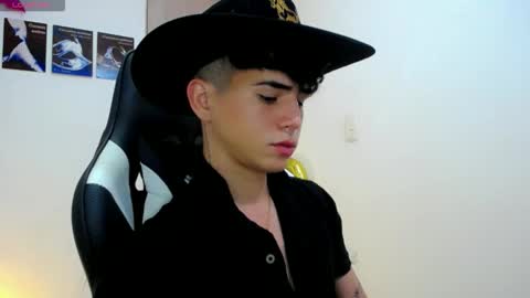 Snapshot of kiss_whitee chatting on September 2025 12:02:02 AM kiss_whitee online show from September 2025 12:02:02 AM