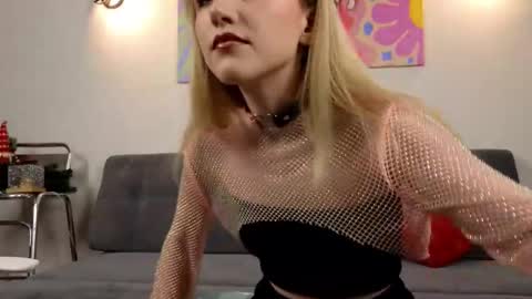 Snapshot of kisschristie__ chatting on December 2025 07:53:02 PM christie online show from December 2025 07:53:02 PM